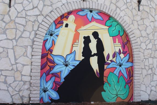 I murales di Romeo e Giulietta realizzati da quattro giovani artisti rinnovano l’aspetto di Piazza Malenza