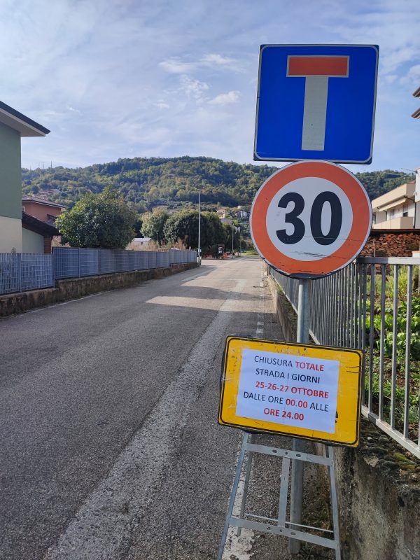 Ultime fasi di riqualificazione della fognatura, via Fogazzaro chiusa al traffico per tre giorni